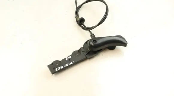 Engine bonnet (hood) release handle