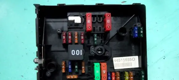 Volkswagen Golf Plus Fuse module