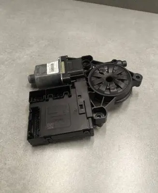 Volkswagen PASSAT B7 Front door window regulator motor 3C0959793C 918432110
