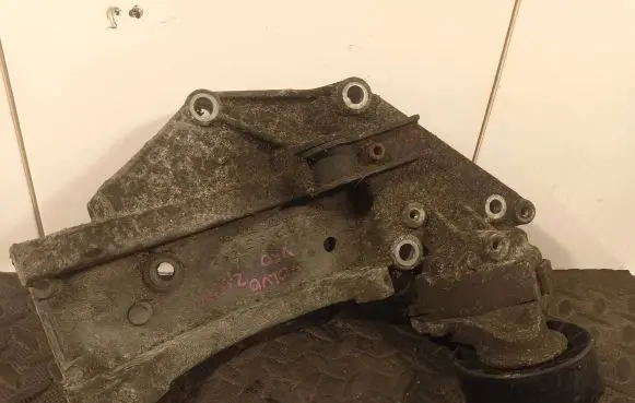 Volvo V50 Engine mounting bracket 9650034280