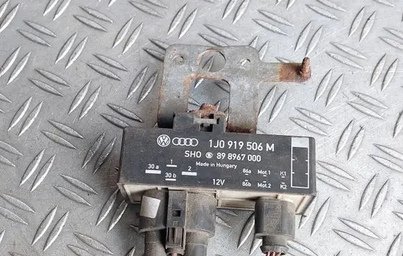 Skoda Fabia Mk1 (6Y) Coolant fan relay 1J0919506M 898967000