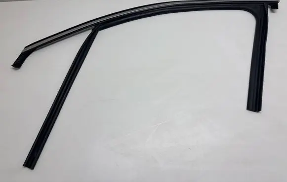 Hyundai Santa Fe Front door glass trim molding