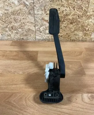 Volvo V70 Accelerator throttle pedal 30636003 6PV00853700