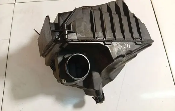 Renault Megane III Air filter box 8200947663