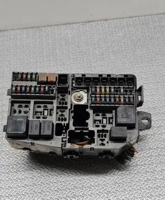 Ford Mondeo Mk III Fuse module 1S7T14A481AA ZS187084S1
