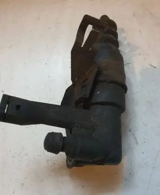 Volkswagen PASSAT B5 Clutch master cylinder 8E0721257A