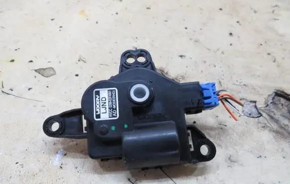 Hyundai i30 A/C air flow flap actuator/motor D266-EDFAB01