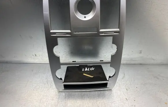 Chrysler 300 - 300C Climate control/heater control trim OUZ87TRMAA