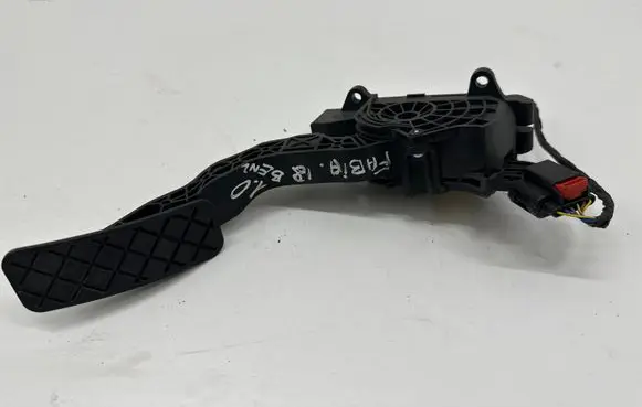 Skoda Fabia Mk3 (NJ) Accelerator throttle pedal 6C2723503B