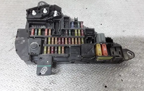 BMW 5 E60 E61 Fuse module 690658806
