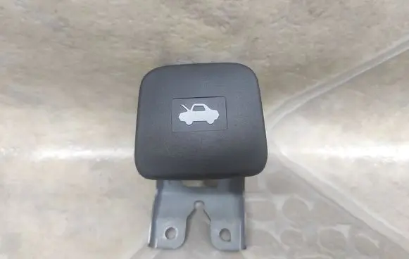 Chevrolet Captiva Engine bonnet (hood) release handle