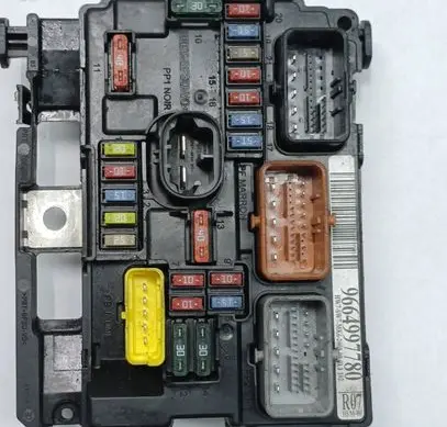 Peugeot 207 Fuse module 9664997780 BSMR0700 R07