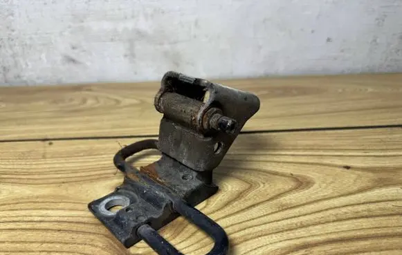 Audi Q7 4L Rear door lower hinge 