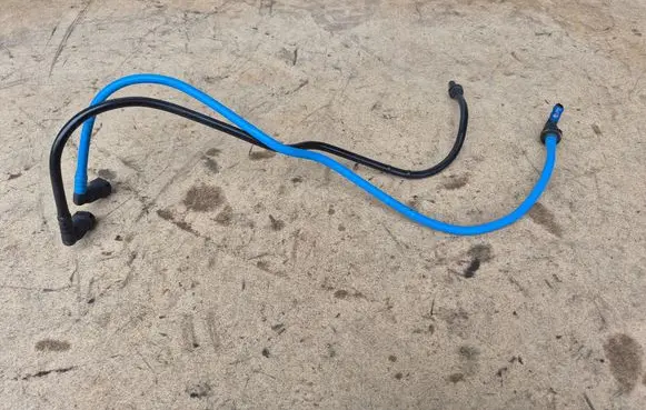 Volkswagen Touran I Fuel line pipe 1T0201294D 1T0201293F