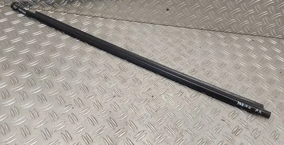 Toyota Yaris Front door glass trim molding 