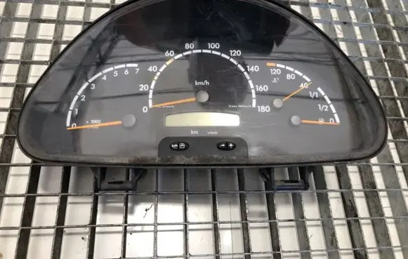 Mercedes-Benz Sprinter W901 W902 W903 W904 Speedometer (instrument cluster)