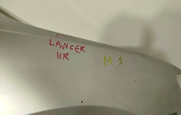 Mitsubishi Lancer VIII Fender
