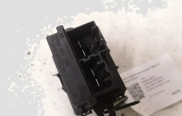Opel Insignia A Heater blower motor/fan resistor 13503201 F011500056