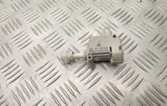 Volkswagen Golf V Fuel tank cap lock motor 1K6810773