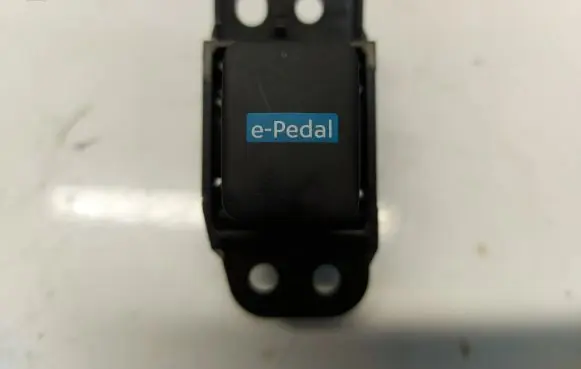 Nissan Juke II F16 Fog light switch 