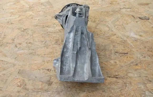 BMW 7 G11 G12 Engine mount bracket 6866153