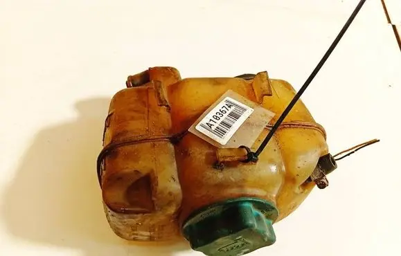 Volvo XC70 Coolant expansion tank/reservoir 8634226 8634227
