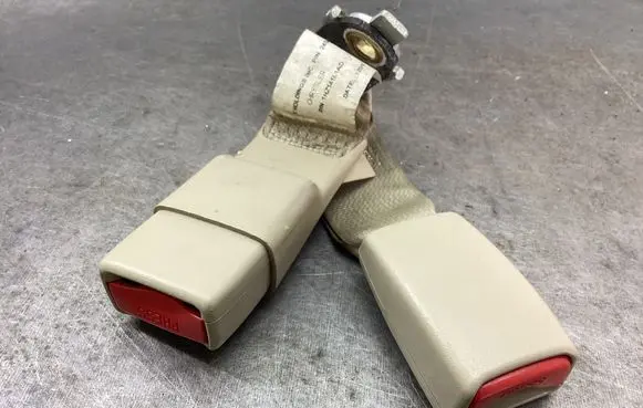 Lancia Thema Rear seatbelt buckle 2434242 DATE12013A 1HZ141L1AD