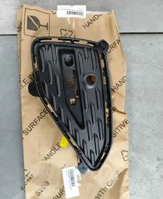 Audi Q2 - Front bumper lower grill 81a807881