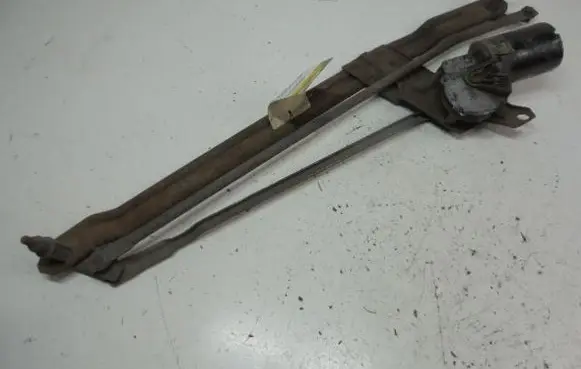 Volkswagen PASSAT B3 Front wiper linkage 357955325A