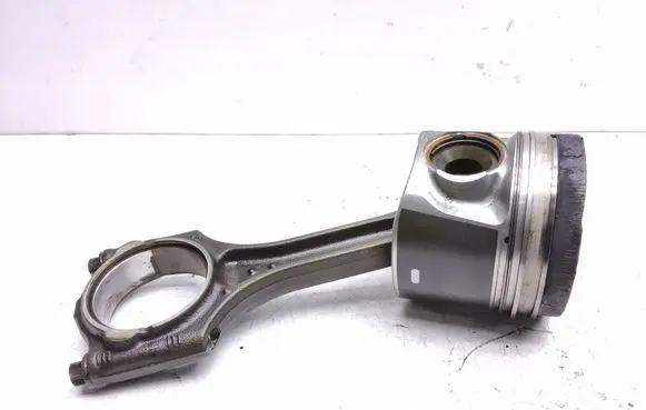 Volvo V60 Piston with connecting rod 82L175