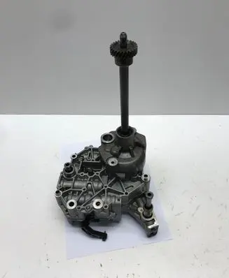 Audi A4 S4 B6 8E 8H Oil pump 01J325031