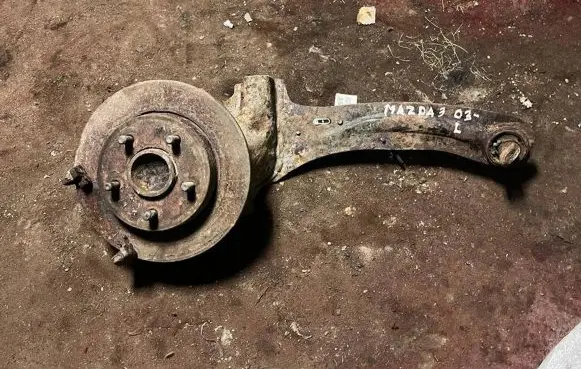 Mazda 3 I Front wheel hub