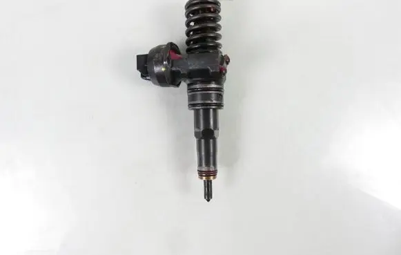 Skoda Octavia Mk1 (1U) Fuel injector 0414720215 038130073AG