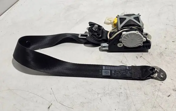 Volkswagen PASSAT B7 Front seatbelt 3C1857705P 34077659 YD41911811
