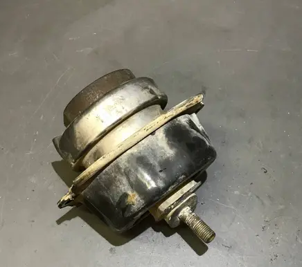 Engine mount bracket