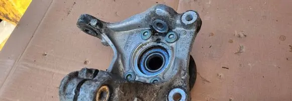 Volkswagen PASSAT B6 Front wheel hub