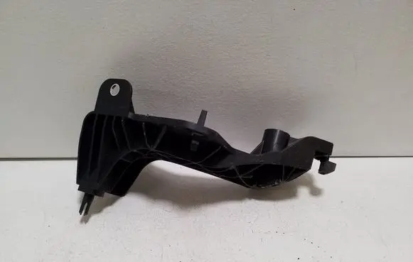 BMW i4 A/C compressor mount bracket 9461542