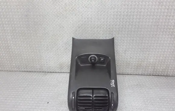 Rear air vent grill