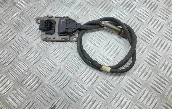 Volkswagen PASSAT B8 Lambda probe sensor 04L907805DC