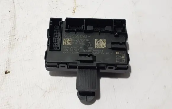 Skoda Octavia Mk4 Door control unit/module 5Q4959593H