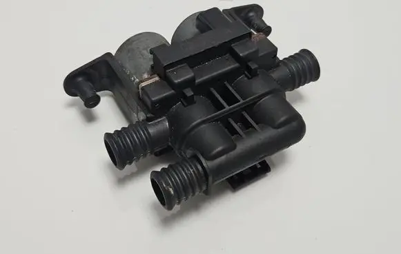 BMW X5 E53 Coolant heater control valve 8374995 021147412