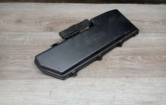 Volvo V70 Fuse box cover 9494211