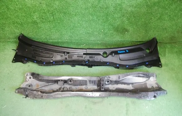 Mazda 3 III Wiper trim