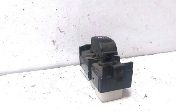 Toyota Avensis Verso Electric window control switch 8403044020