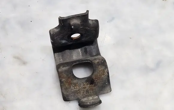 Opel Insignia A Radiator mount bracket 13239137