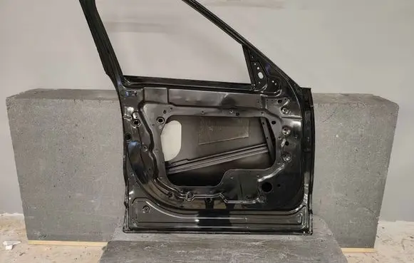 Land Rover Discovery 5 Front door LR080196