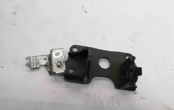 Toyota RAV 4 (XA40) Gearbox mounting bracket