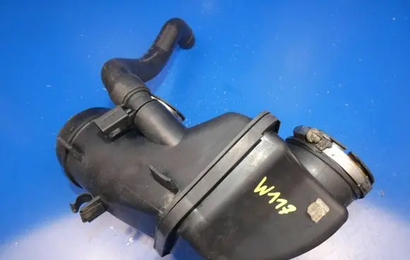 Mercedes-Benz CLA C117 X117 W117 Air intake duct part A6510900409 0113015H 13015HH40