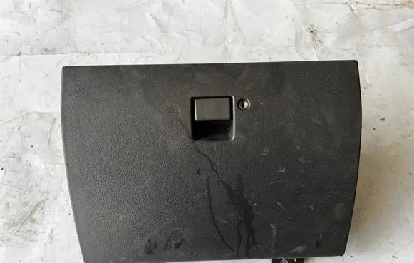 Opel Frontera B Glove box