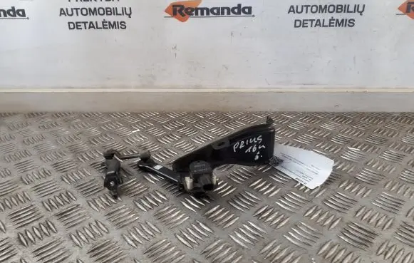 Toyota Prius (XW50) Headlight/headlamp level sensor B133932 8H3112